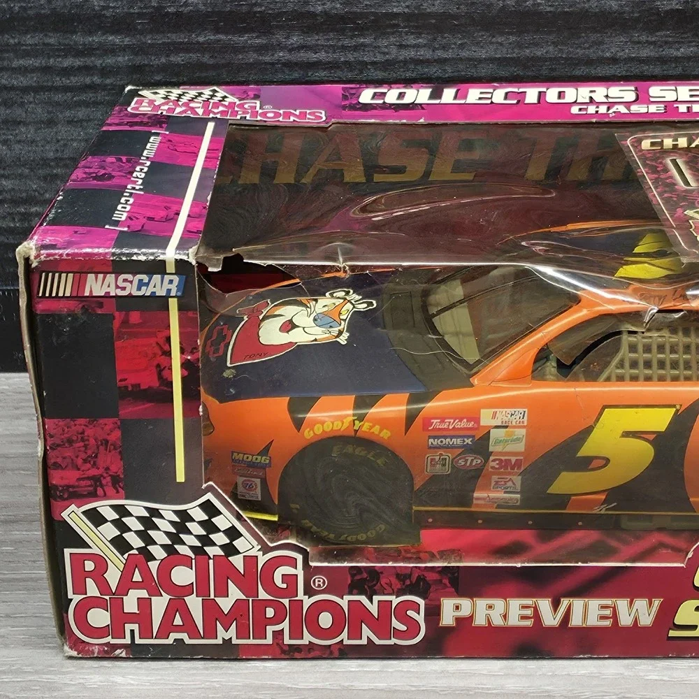 2001 Terry Labonte Chase the Race Racing Champions Diecast Car 1:24 Scale IOB